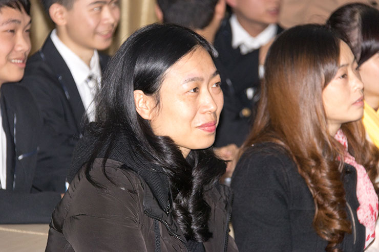 四川新華電腦學院感恩節(jié)匯報表彰大會溫情舉行