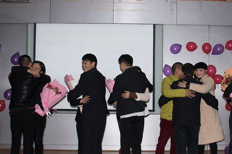 四川新華電腦學院感恩節(jié)匯報表彰大會溫情舉行