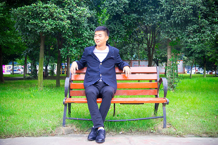 他說:四川新華電腦學(xué)院還不錯