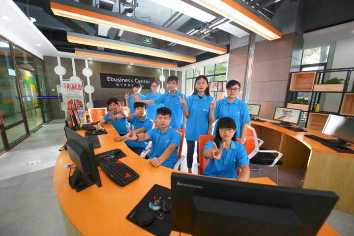 百度Moments營(yíng)銷盛典揭秘，新華教育集團(tuán)榮登品牌數(shù)字資產(chǎn)榜首