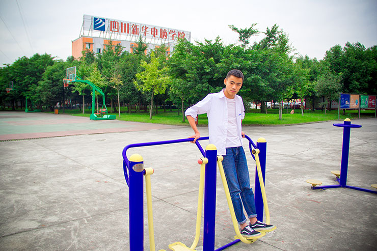 來到四川新華，我感覺世界充滿了陽光