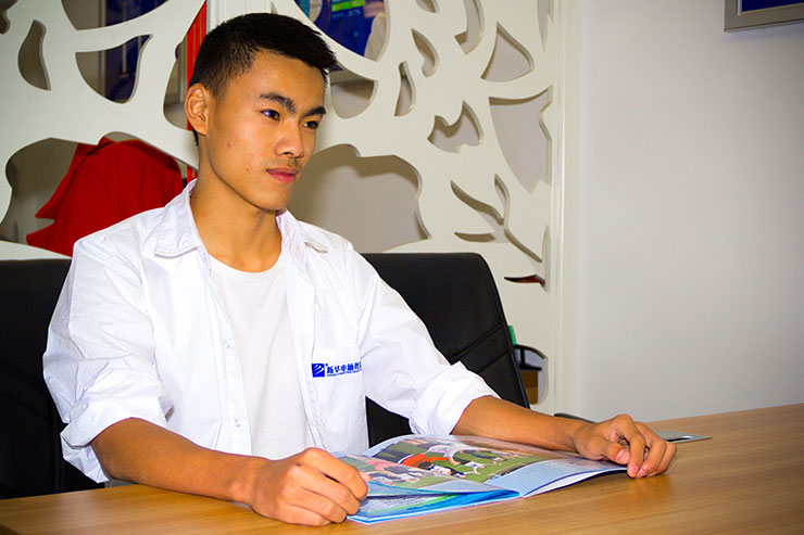 來到四川新華，我感覺世界充滿了陽光