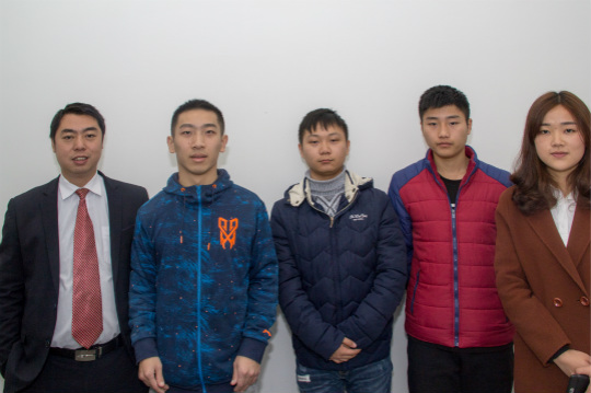 長(zhǎng)風(fēng)破浪會(huì)有時(shí)，直掛云帆濟(jì)滄海