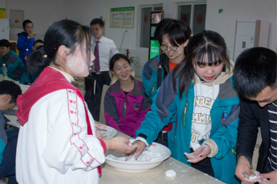 歡樂(lè)鬧元宵，四川新華玩出新花樣