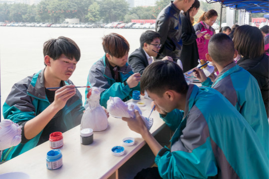 歡樂(lè)鬧元宵，四川新華玩出新花樣