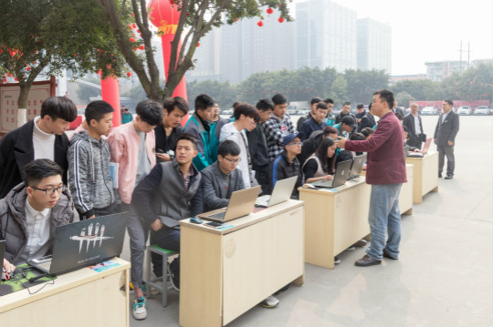 歡樂(lè)鬧元宵，四川新華玩出新花樣