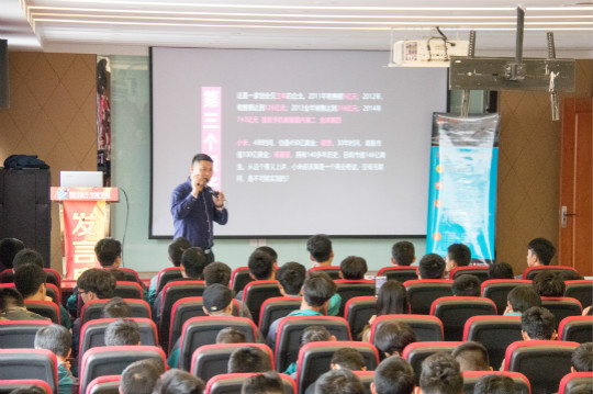 互聯網實戰(zhàn)大課堂CEO張磊告訴你如何掌握未來