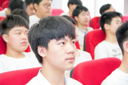 四川新華與集團(tuán)一起見證2018新華互聯(lián)網(wǎng)科技新專業(yè)發(fā)布會(huì)