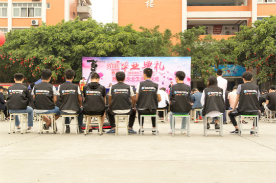 高考上上簽！四川新華全體員工祝廣大考生金榜題名！