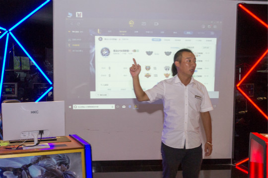 四川新華電競專業(yè)正式開館 英雄聯(lián)盟聯(lián)誼賽奏響最強(qiáng)音