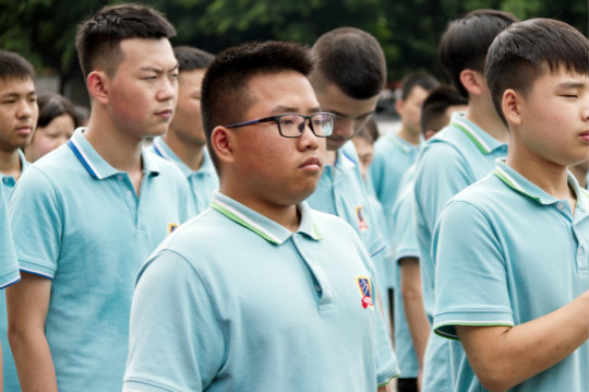 春風(fēng)十里不如你，新生軍訓(xùn)歡樂多  