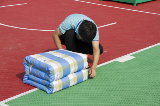 春風(fēng)十里不如你，新生軍訓(xùn)歡樂多  