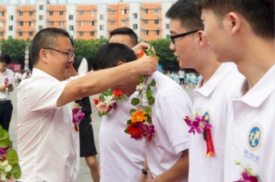 憶青春.再相聚四川新華2018年第十屆榮譽(yù)校友母校行成功舉行