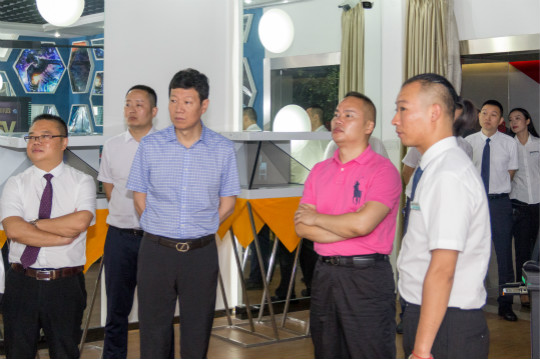 熱烈歡迎新華教育集團領(lǐng)導(dǎo)一行蒞臨我院參觀指導(dǎo)