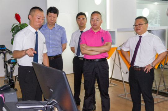 熱烈歡迎新華教育集團領(lǐng)導(dǎo)一行蒞臨我院參觀指導(dǎo)