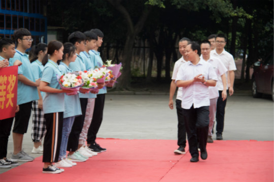 熱烈慶祝我院2018《新華·創(chuàng)新杯》競(jìng)賽組老師大獲全勝榮耀歸來(lái)