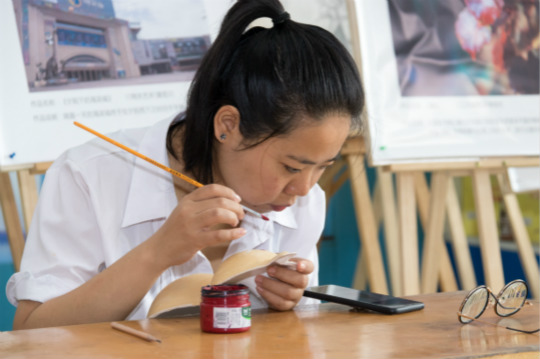 魅力面具 青春正好—四川新華面具彩繪大賽high！high！high！