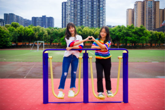 以愛(ài)之名，唱響青春之歌