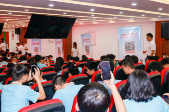 四川新華攜手騰訊公益 助力學(xué)子實現(xiàn)IT夢想