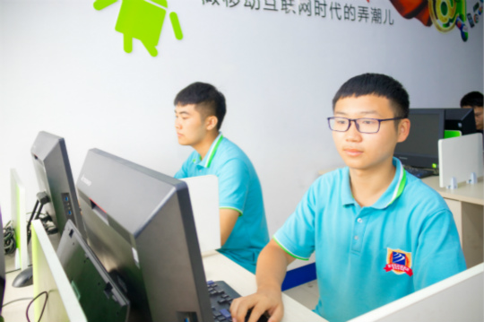 人生只有兩季：奮斗是旺季，懈怠是淡季