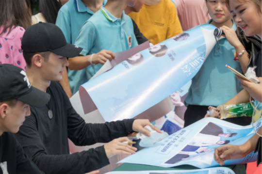 開學(xué)季，你在學(xué)校遇到明星了嗎？