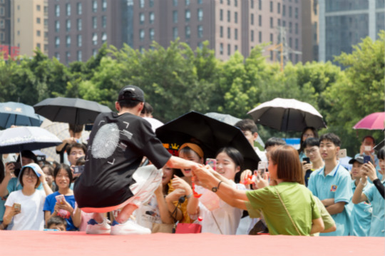 開學(xué)季，你在學(xué)校遇到明星了嗎？