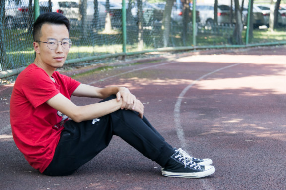 不安現(xiàn)狀，社會闖蕩十年，選擇新華重新出發(fā)