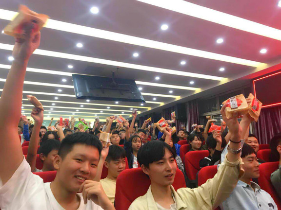 月滿中秋夜，師生慶團(tuán)圓 