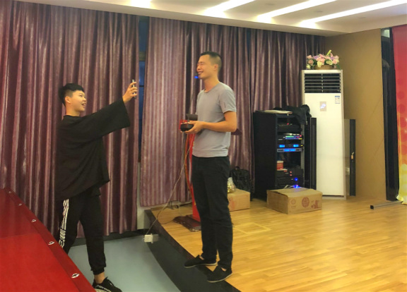 月滿中秋夜，師生慶團(tuán)圓 