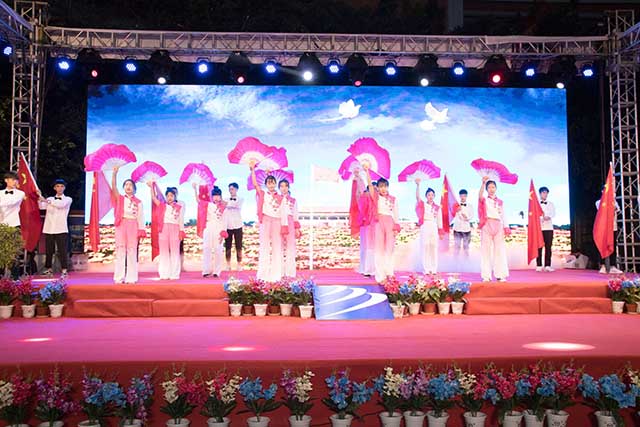 “慶國慶·迎新生”暨四川新華2018年秋季開學典禮圓滿落幕