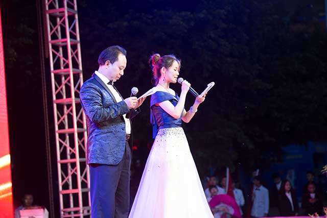 “慶國慶·迎新生”暨四川新華2018年秋季開學典禮圓滿落幕