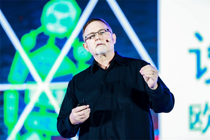 新華出席2018年ACAA教育峰會(huì)，并榮獲“精誠合作獎(jiǎng)”