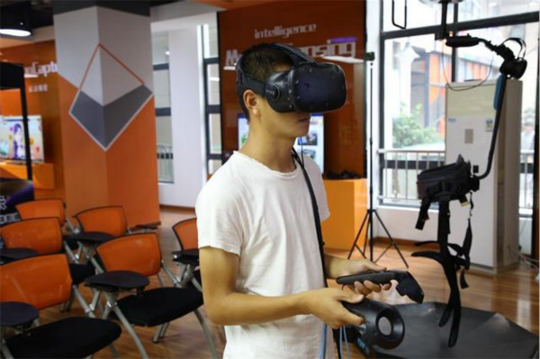 國(guó)家扶貧日?新華公益進(jìn)行時(shí)，助力學(xué)子夢(mèng)想起航