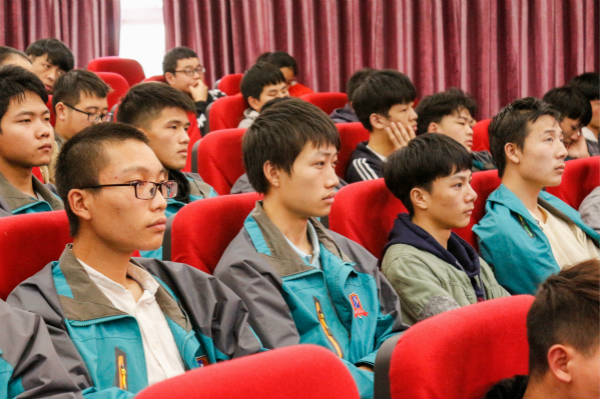 “AI時(shí)代 碼動(dòng)未來”1024 《我是程序員》跟著大咖的腳步一起嗨爆未來！