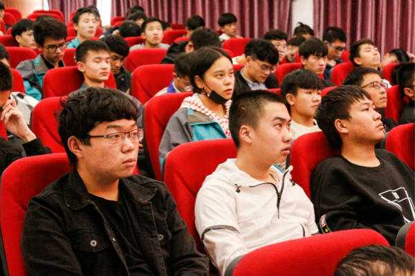 “AI時(shí)代 碼動(dòng)未來”1024 《我是程序員》跟著大咖的腳步一起嗨爆未來！