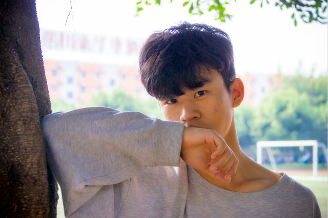 為了那一縷陽(yáng)光，蛻變路上不斷努力著！