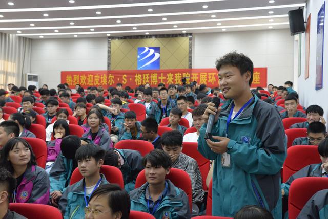 加拿大著名國際設(shè)計大師皮埃爾博士來新華交流講學(xué)