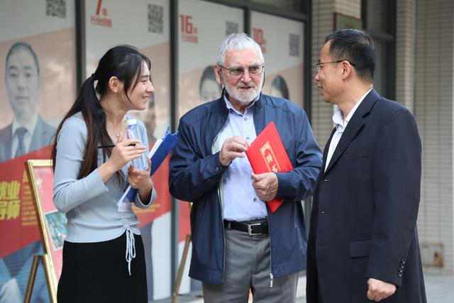 加拿大著名國際設(shè)計大師皮埃爾博士來新華交流講學(xué)