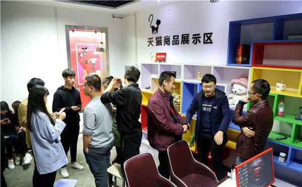 新華雙11 全球狂歡節(jié)，因?yàn)閷I(yè) 所以出色！