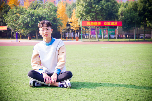 一見(jiàn)鐘情的電競(jìng)見(jiàn)之不忘，思之如狂