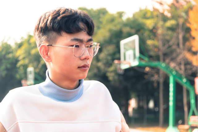 一見(jiàn)鐘情的電競(jìng)見(jiàn)之不忘，思之如狂