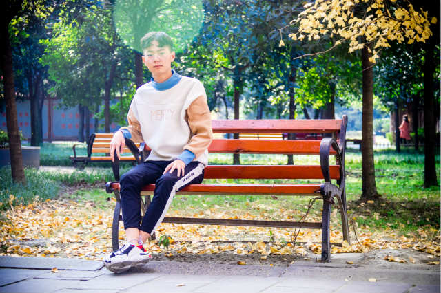 一見(jiàn)鐘情的電競(jìng)見(jiàn)之不忘，思之如狂