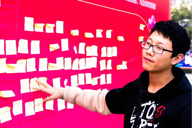 人無(wú)遠(yuǎn)慮，必有近憂，用最多的夢(mèng)想去面對(duì)未來(lái)