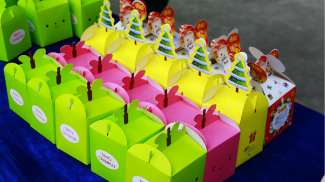 四川新華圣誕狂歡活動，600斤蘋果大派送