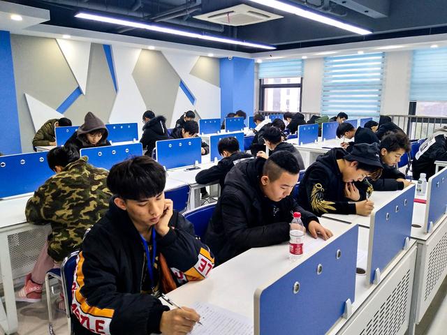 理實(shí)結(jié)合，新華學(xué)子展現(xiàn)專業(yè)電競(jìng)風(fēng)采！