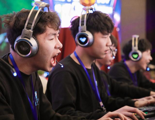 “新華互聯(lián)網(wǎng)杯”XCG英雄聯(lián)盟爭霸賽全國總決賽見證榮耀誕生！