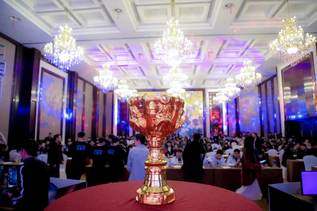 “新華互聯(lián)網(wǎng)杯”XCG英雄聯(lián)盟爭霸賽全國總決賽見證榮耀誕生！