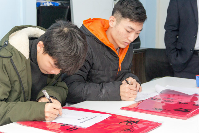 當你還在猶豫選擇時，他們在新華已經(jīng)實現(xiàn)了逆襲