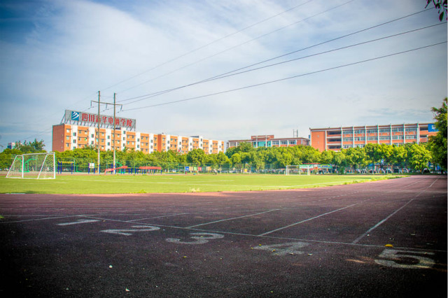 打工返鄉(xiāng)學什么技術好？去新華學電腦怎么樣？工資高嗎？