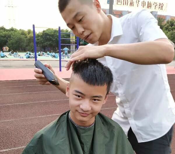 向陽而立 滿懷憧憬 執(zhí)著前行